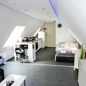 Apartment Truth - Queensize Bett - Netflix - Küche 